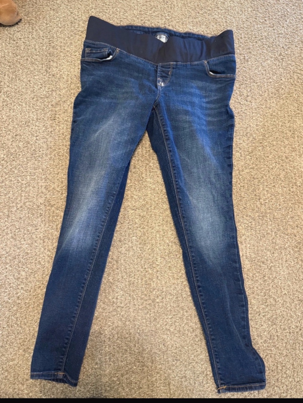 Old Navy Maternity Rockstar Super Skinny Jeans
Size 4